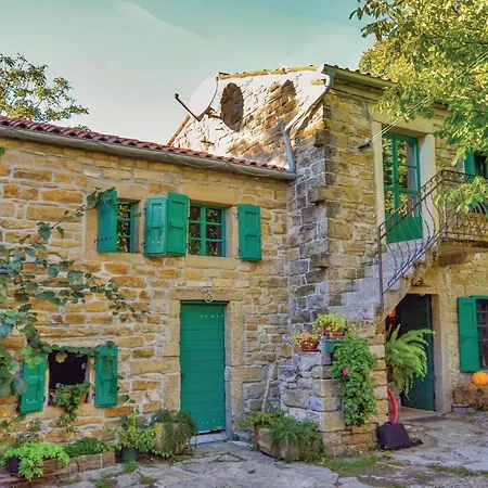 2 Bedroom Cozy In Smarje (Koper)