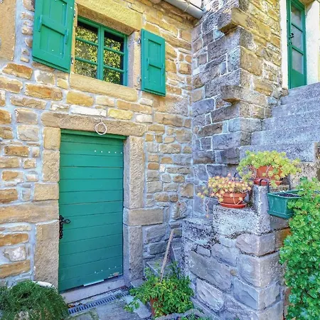 2 Bedroom Cozy In Počitniška hiša