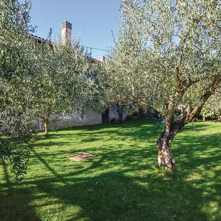 2 Bedroom Cozy In Počitniška hiša *