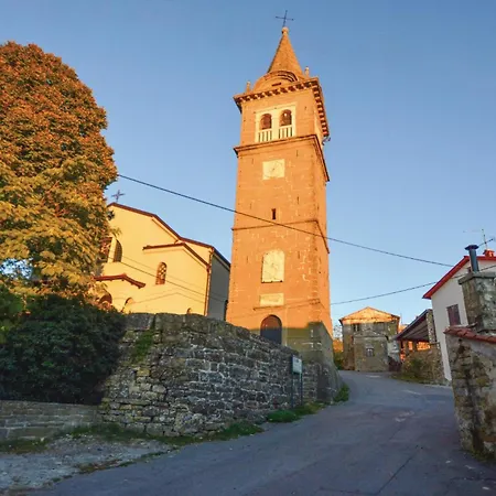 Сasa de vacaciones 2 Bedroom Cozy In Šmarje