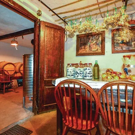 Dom wakacyjny 2 Bedroom In Smarje